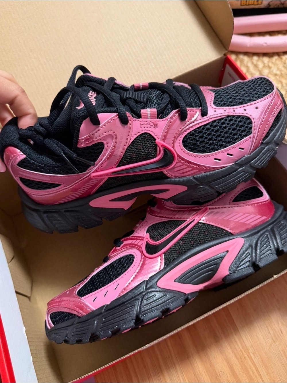 Women’s pink nike V5 Rnr
